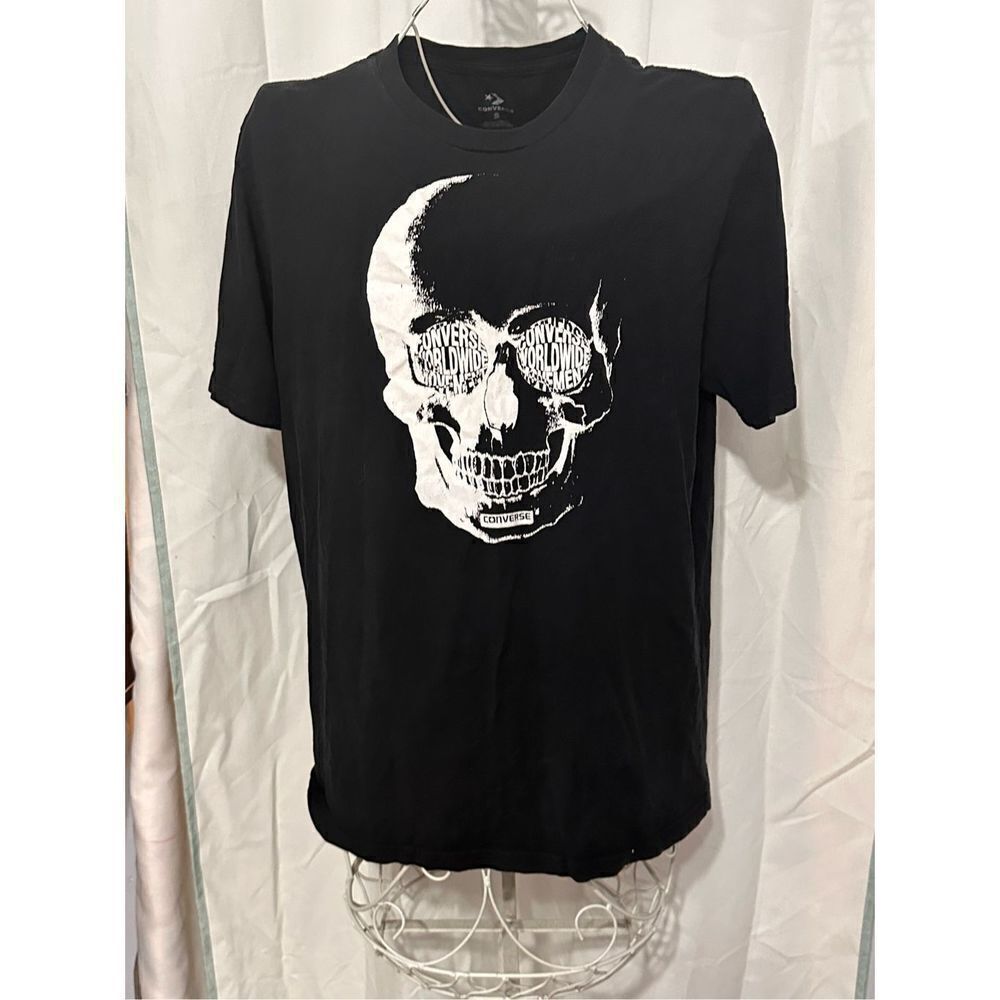 Nice men Converse T-shirt Men Size small Black Skull Graphic Good Condition
